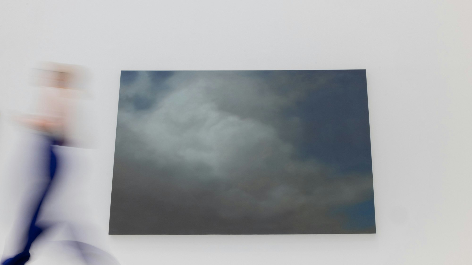 Das Werk ·Wolke (411)· von 1976 des Künstlers Gerhard Richter ist in der Ausstellung ·Verborgene Schätze. Werke aus rheinischen Privatsammlungen· im Museum Kunstpalast zu sehen.