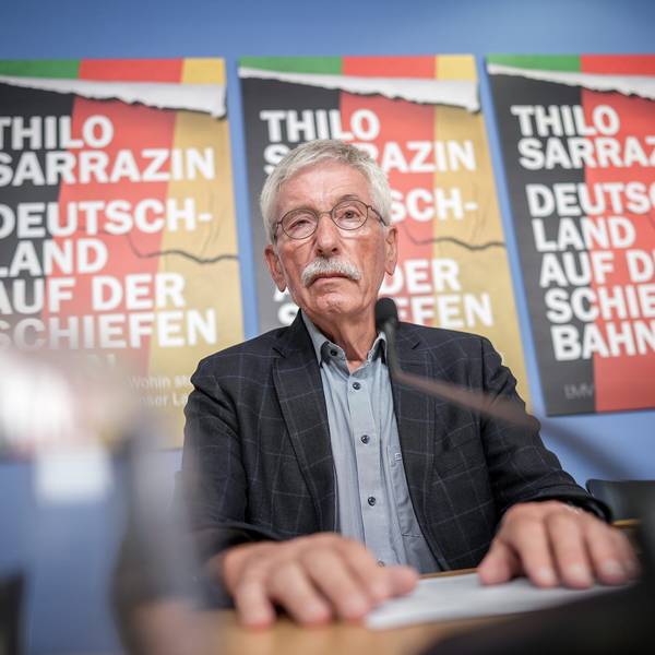 Thilo Sarrazin stellt sein neues Buch „Deutschland auf der schiefen Bahn. Wohin steuert unser Land?“ auf einer Pressekonferenz vor.