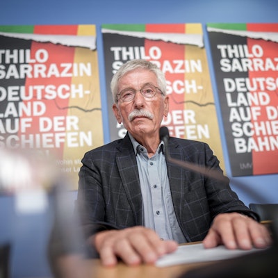 Thilo Sarrazin stellt sein neues Buch „Deutschland auf der schiefen Bahn. Wohin steuert unser Land?“ auf einer Pressekonferenz vor.
