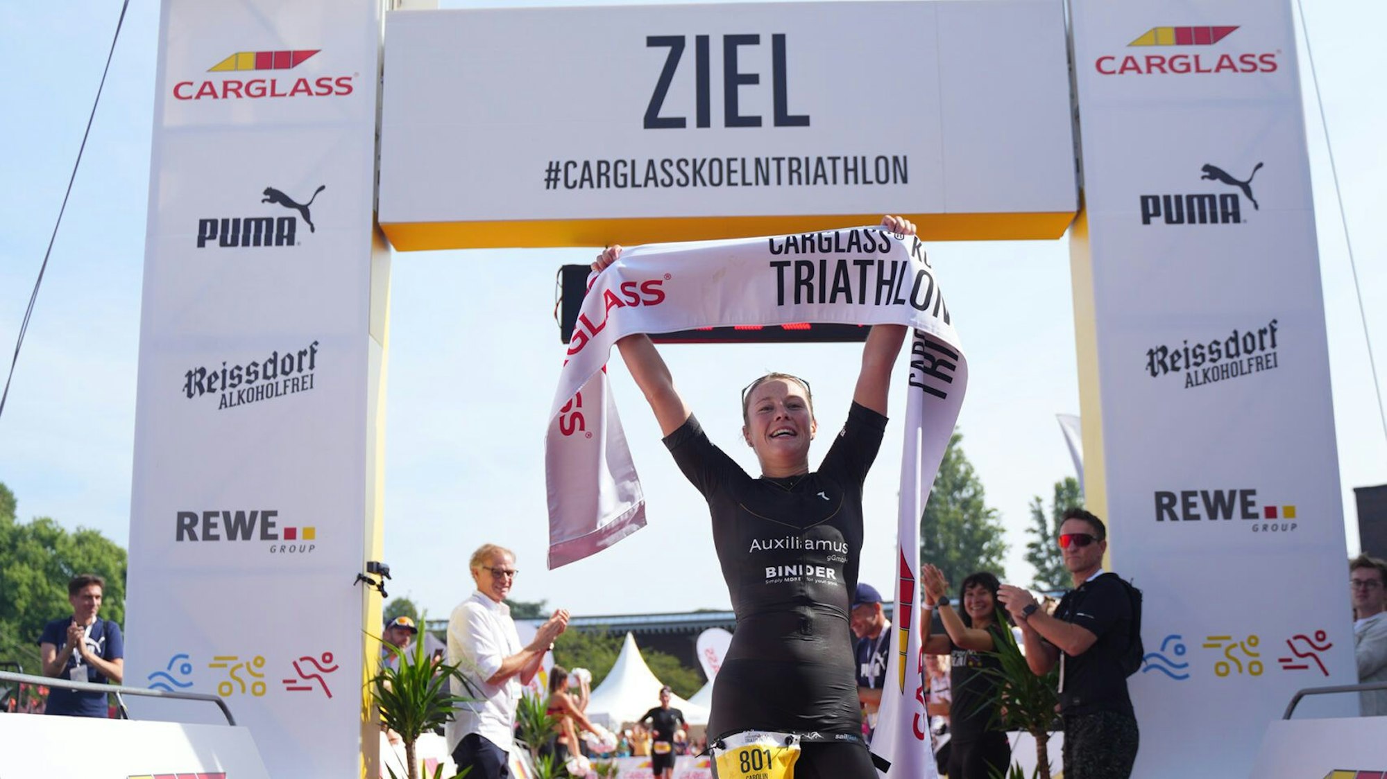 Triathletin Carolin Meyer überquerte voriges Jahr als erste Frau auf der Mitteldistanz die Ziellinie im Tanzbrunnen. Nun will sie ihren Titel verteidigen.