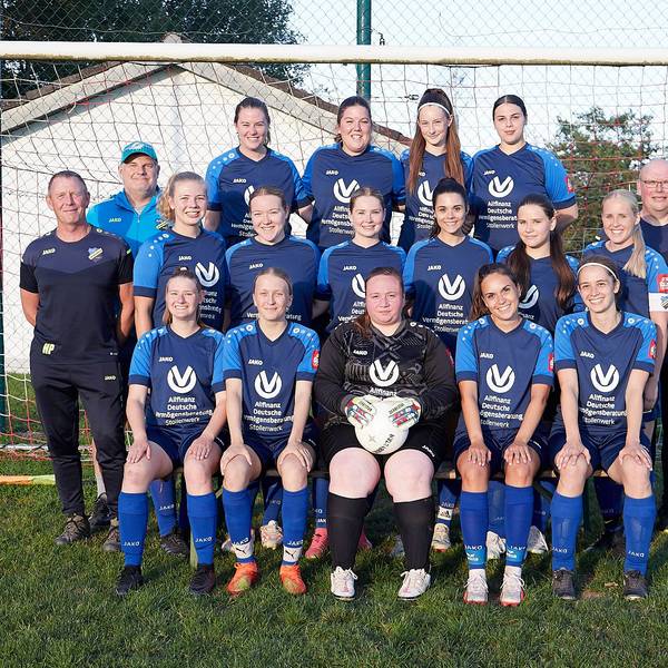 Mannschaftsfoto der SG Hellenthal Frauen in der Saison 2024/25.