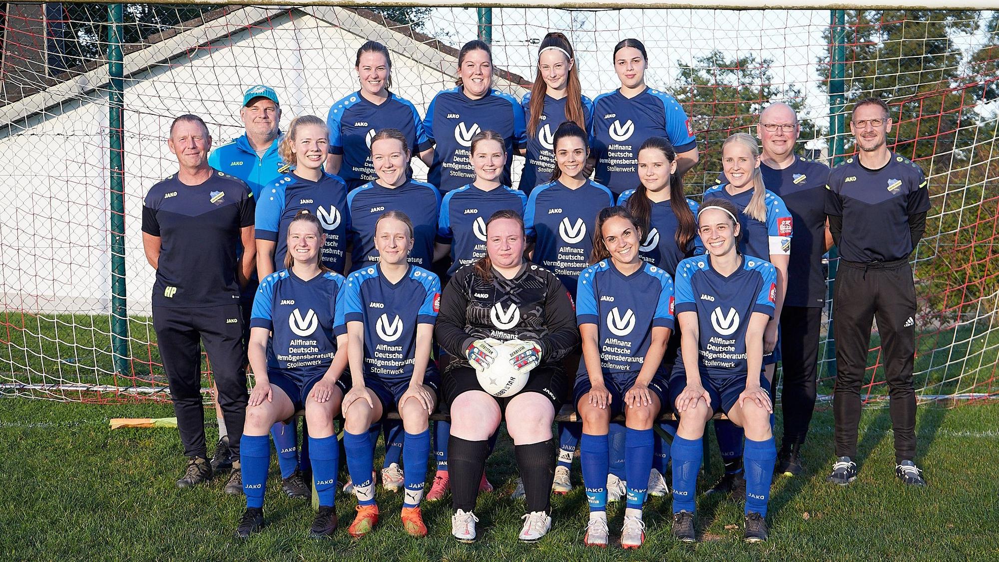 Mannschaftsfoto der SG Hellenthal Frauen in der Saison 2024/25.