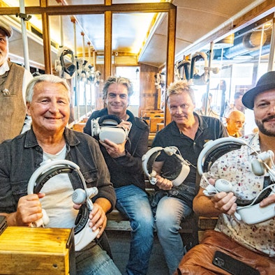 Die Bläck Fööss im Waggon von „Timeride“.