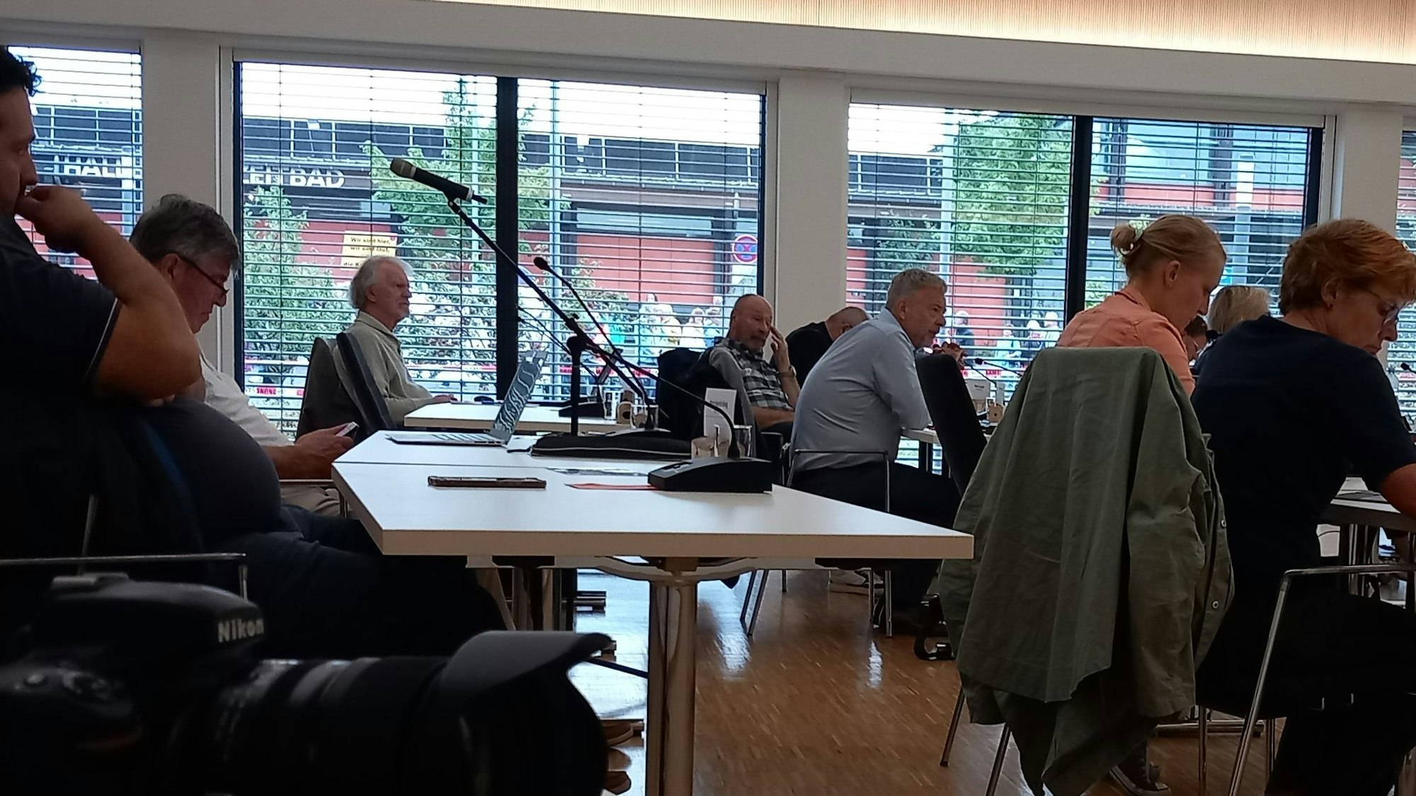 Demonstration vor dem Sitzungsraum