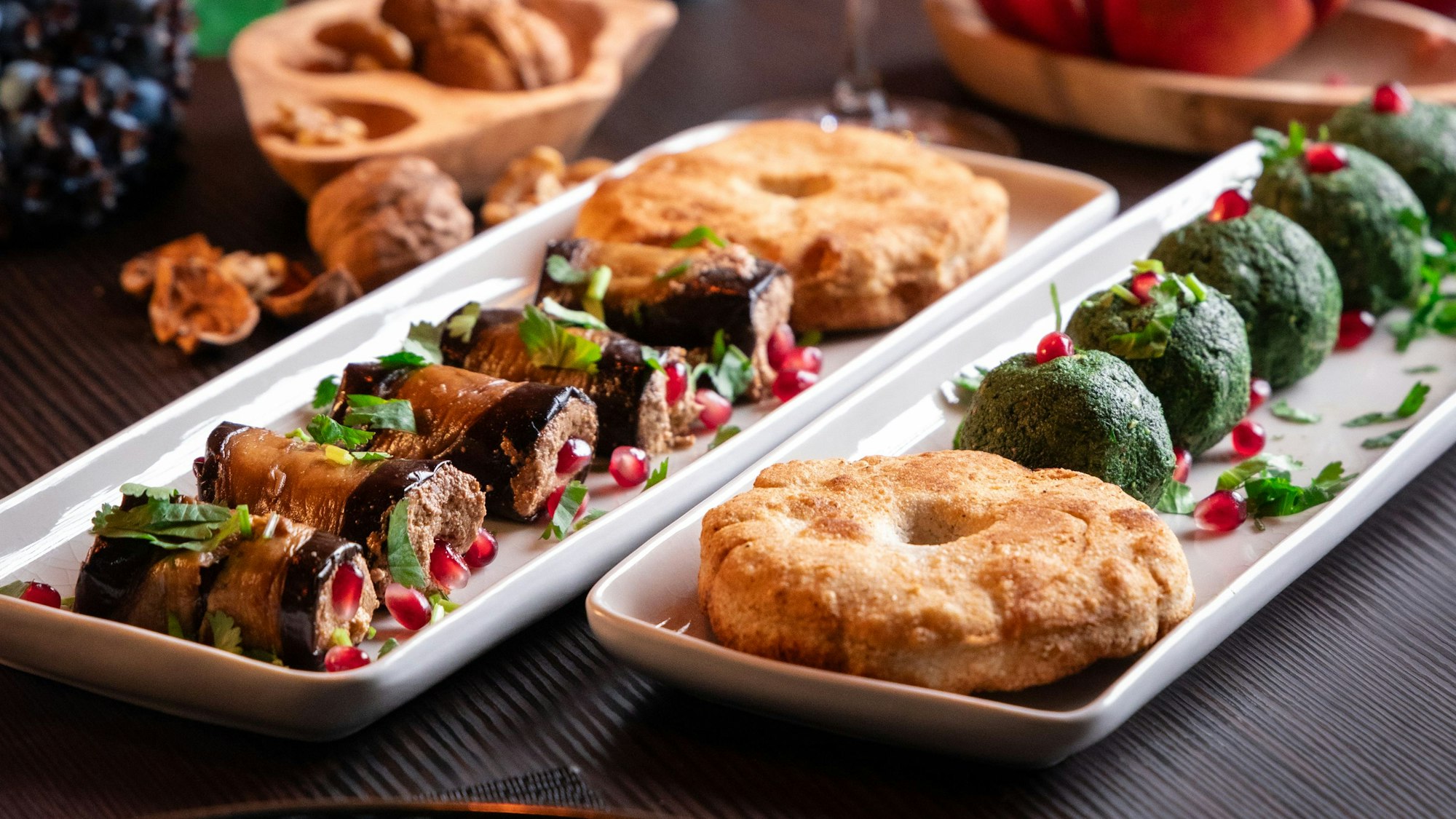 Auberginen und Spinat mit würzigen Walnüssen