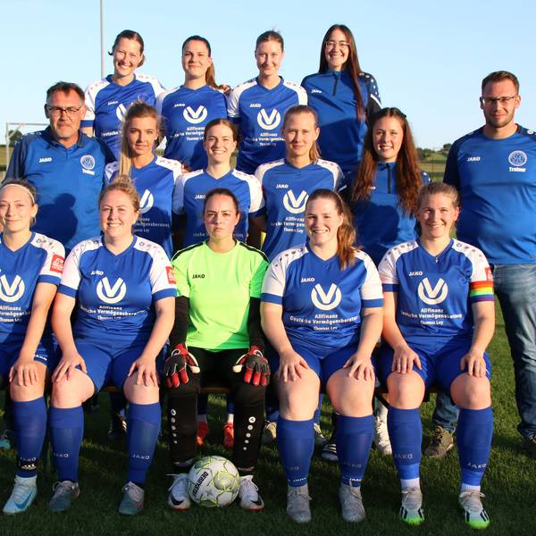 Mannschaftsfoto der Frauen der SG Erfthöhen in der Bezirksliga-Saison 2024/25.