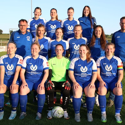 Mannschaftsfoto der Frauen der SG Erfthöhen in der Bezirksliga-Saison 2024/25.