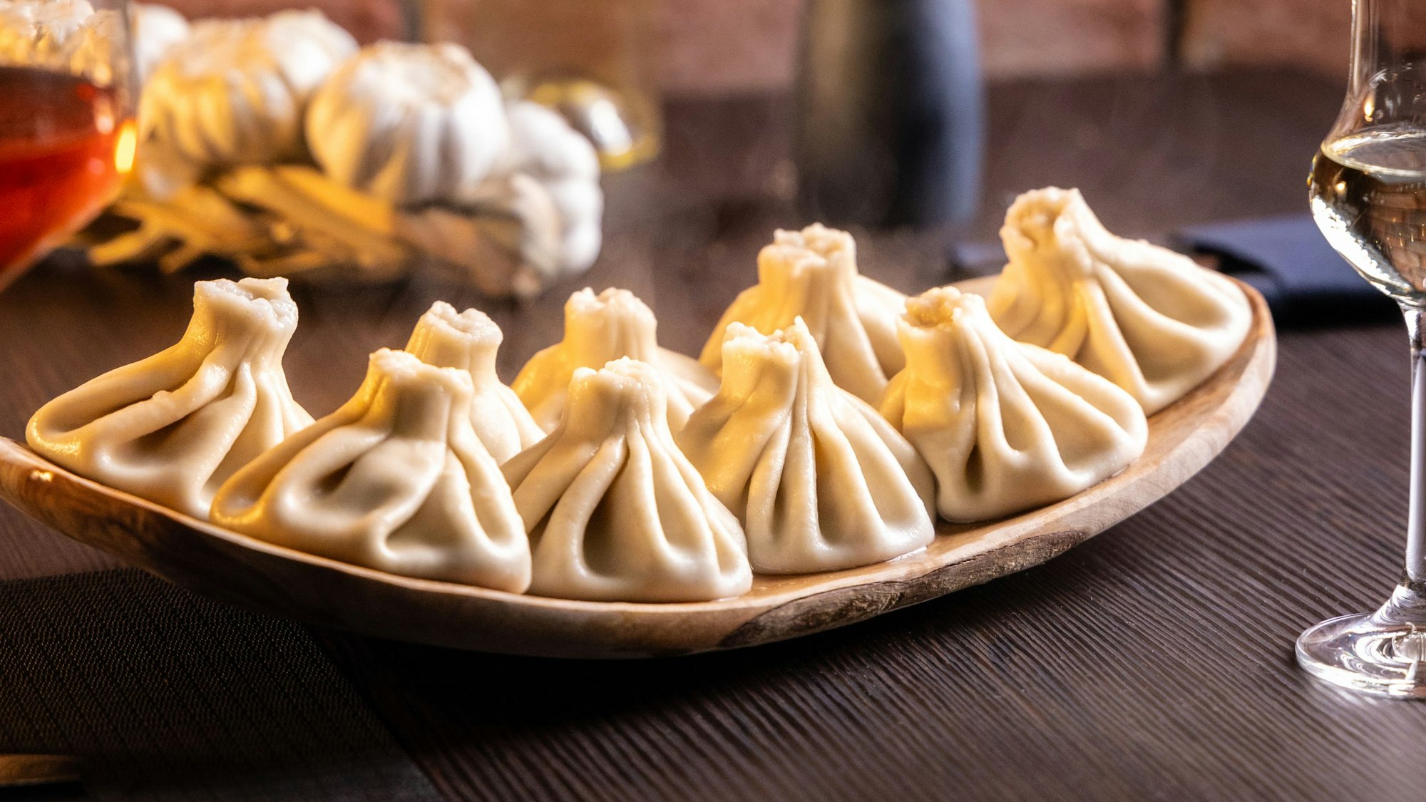 Khinkali, gekochte Teigtaschen mit verschiedenen Füllungen.