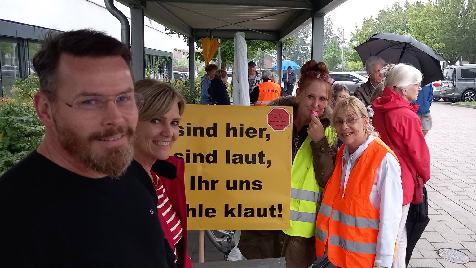 Demonstranten gegen Steuererhöhungen