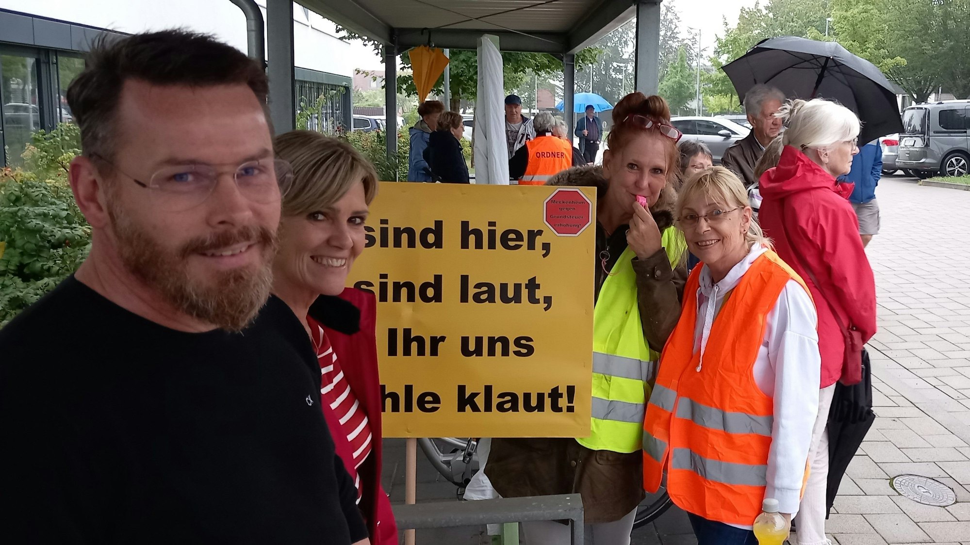 Demonstranten gegen Steuererhöhungen