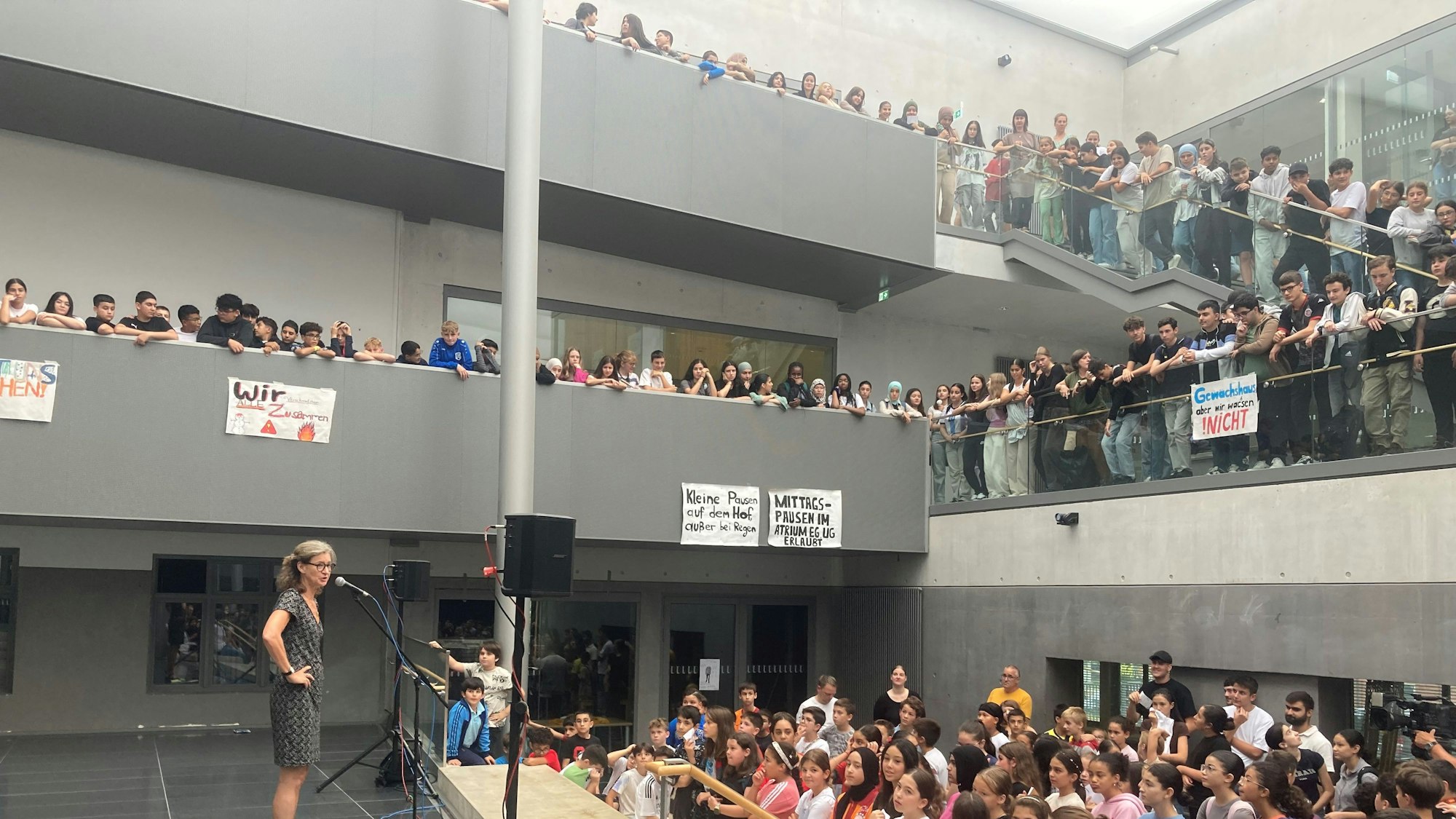 Protest gegen Hitzebelastung im Genoveva-Gymnasium.
