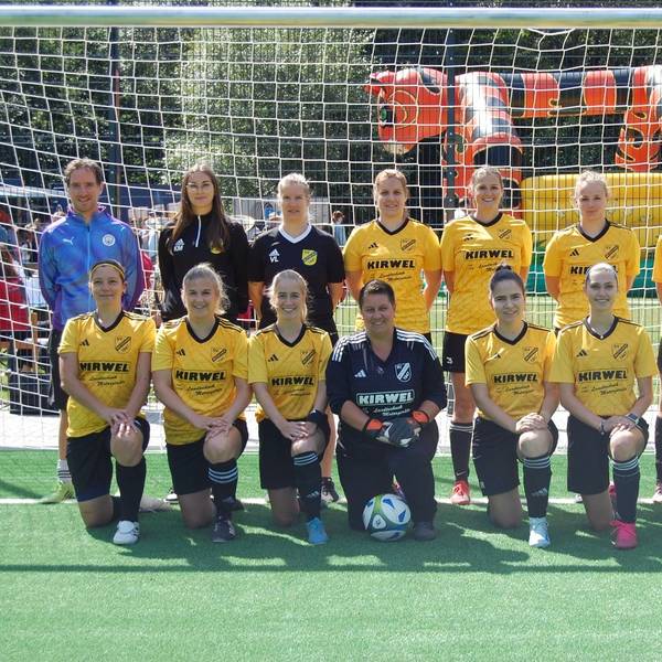 Das Bild zeigt die Fußballerinnen des SV Mutscheid.