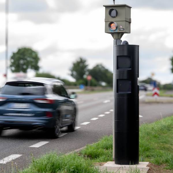 Das Bild zeigt die stationäre Geschwindigkeitsmessanlage an der Frauenberger Straße in Euskirchen.