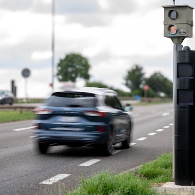 Das Bild zeigt die stationäre Geschwindigkeitsmessanlage an der Frauenberger Straße in Euskirchen.