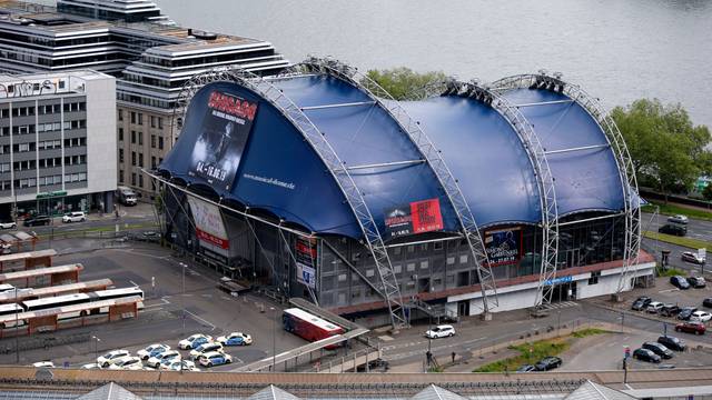 Blick vom Kölner Dom auf das Stadtpanorama mit dem Musical Dome