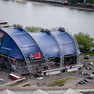 Blick vom Kölner Dom auf das Stadtpanorama mit dem Musical Dome
