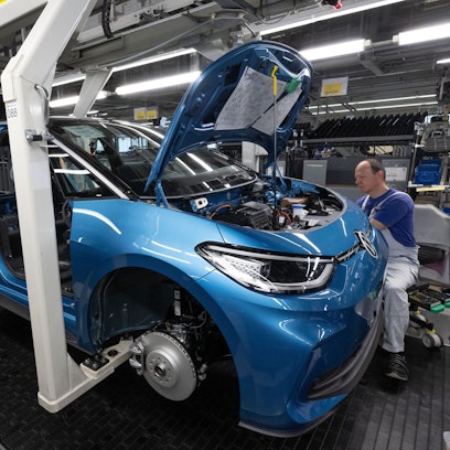 Der ID.3 bleibt vorerst das günstigste E-Modell von VW – rutscht aber nur über die aktuellen Rabatte unter die 30000-Euro-Marke.