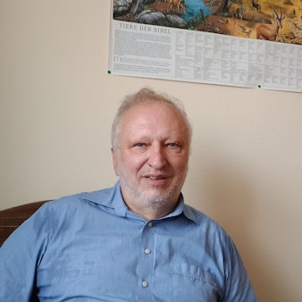 Der Pfarrer Christof Dürig arbeitet für die Pfarreiengemeinschaft Frechen