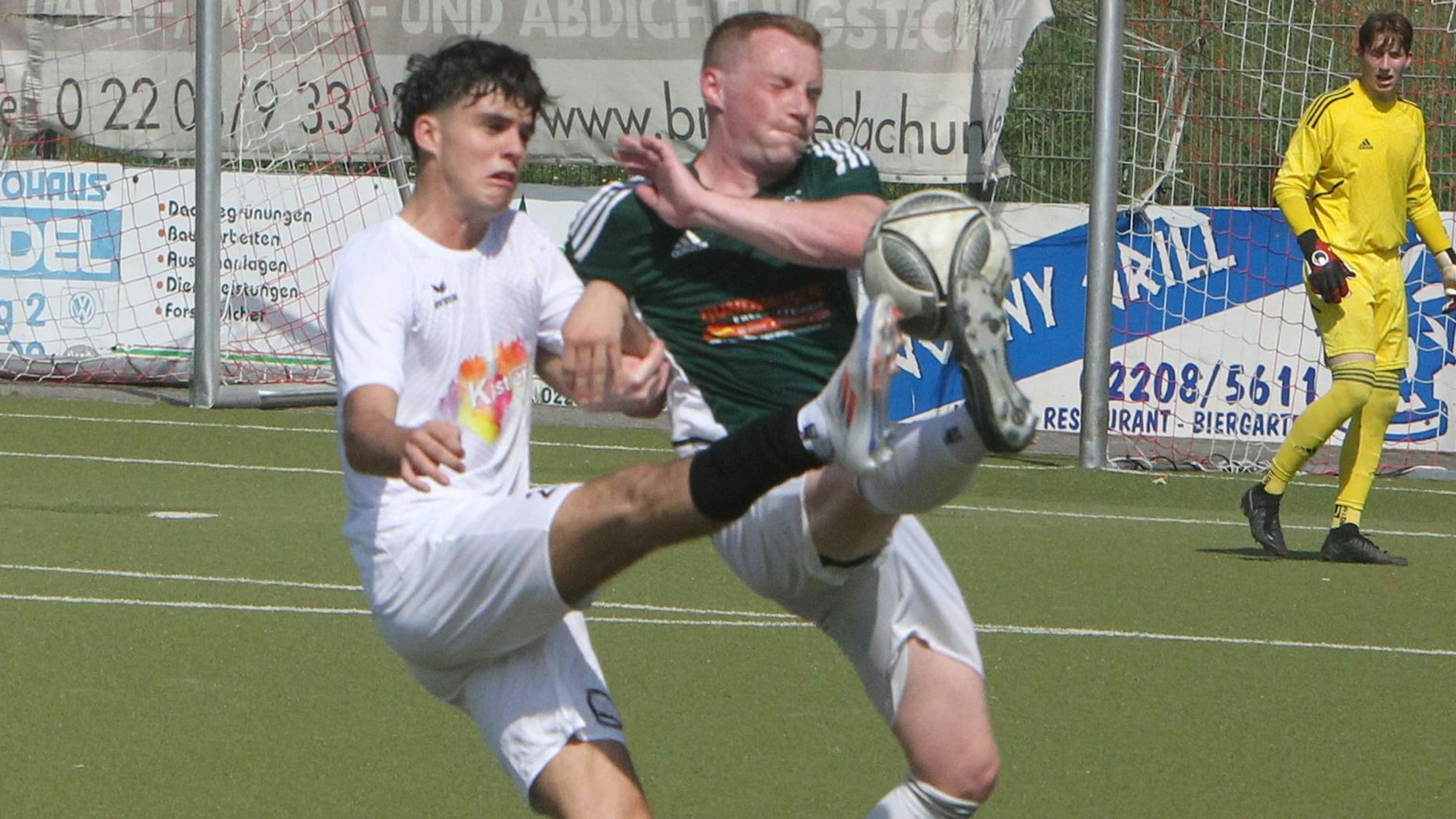 Der SV Leuscheid um Jonas Scheibner (rechts) will nicht das erste Team in dieser Saison sein, das gegen den Bröltaler SC verliert.