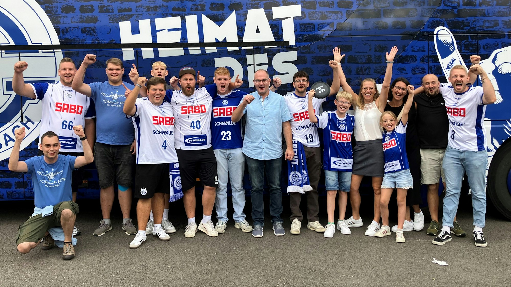 Mit dabei war auch der Fanclub „Wipp's schnelle Mitte“.