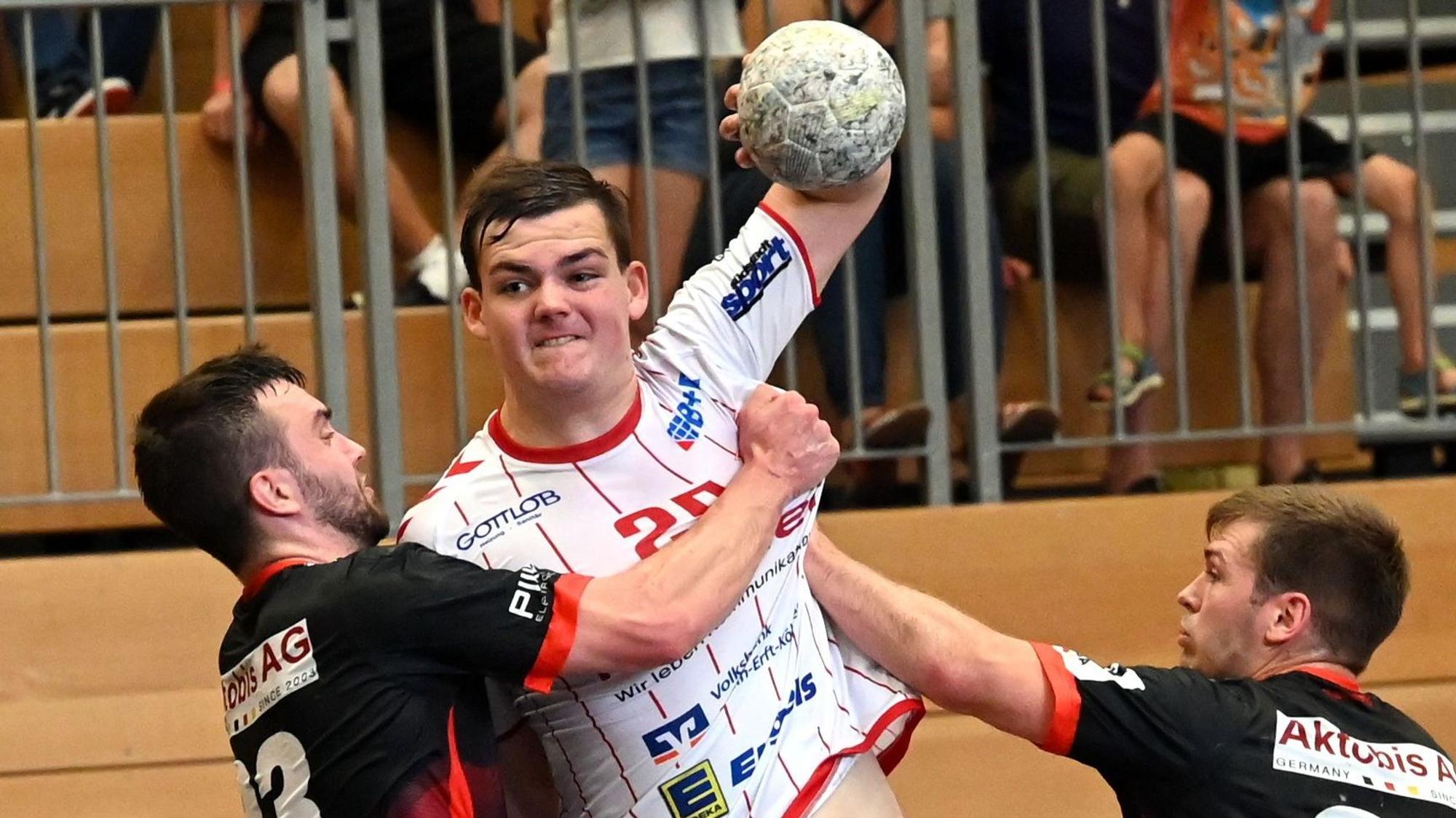 31.08.2024, Handball-Longericher SC Köln - HSG Rodgau
mitte: Lennart Leitz (Longerich)
Foto: Uli Herhaus