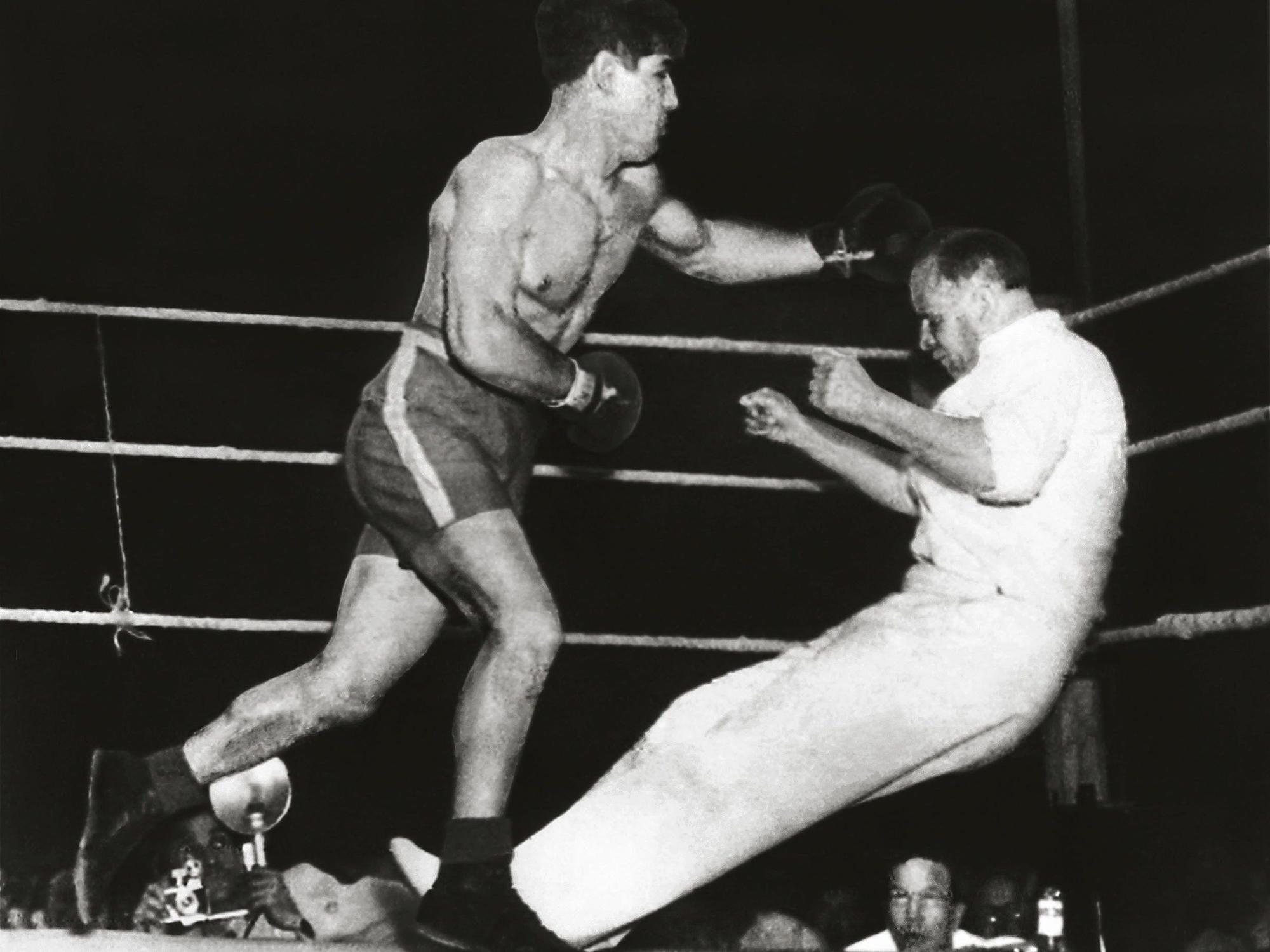 "de Aap" Peter Müller 1952 schlägt Ringrichter Pippow K.O.