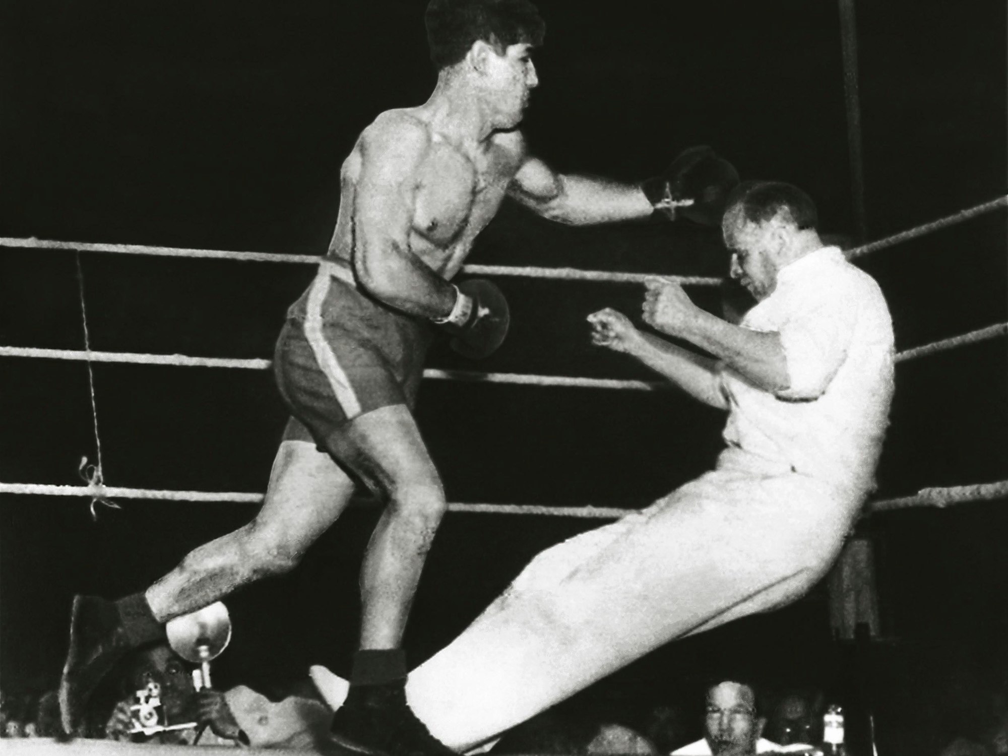 "de Aap" Peter Müller 1952 schlägt Ringrichter Pippow K.O.