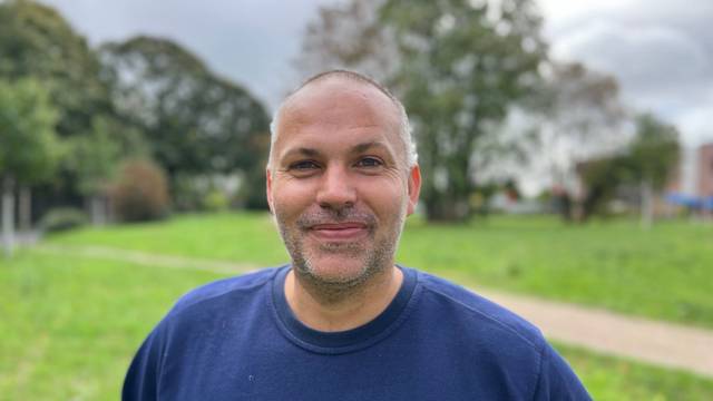 Heiko Bleike, Hausmeister am Schloss Wahn hat schon in 2022 eine Müllsammelaktion initiiert. Nach Karneval plant er erneut eine solche Aktion.