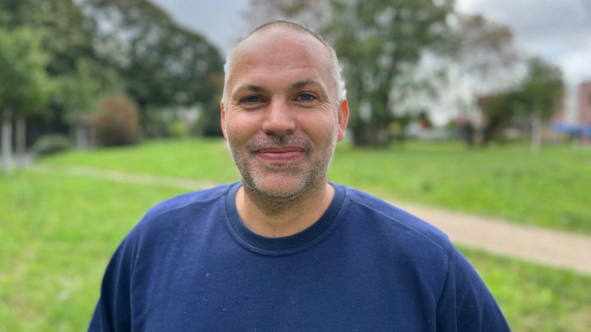 Heiko Bleike, Hausmeister am Schloss Wahn hat schon in 2022 eine Müllsammelaktion initiiert. Nach Karneval plant er erneut eine solche Aktion.