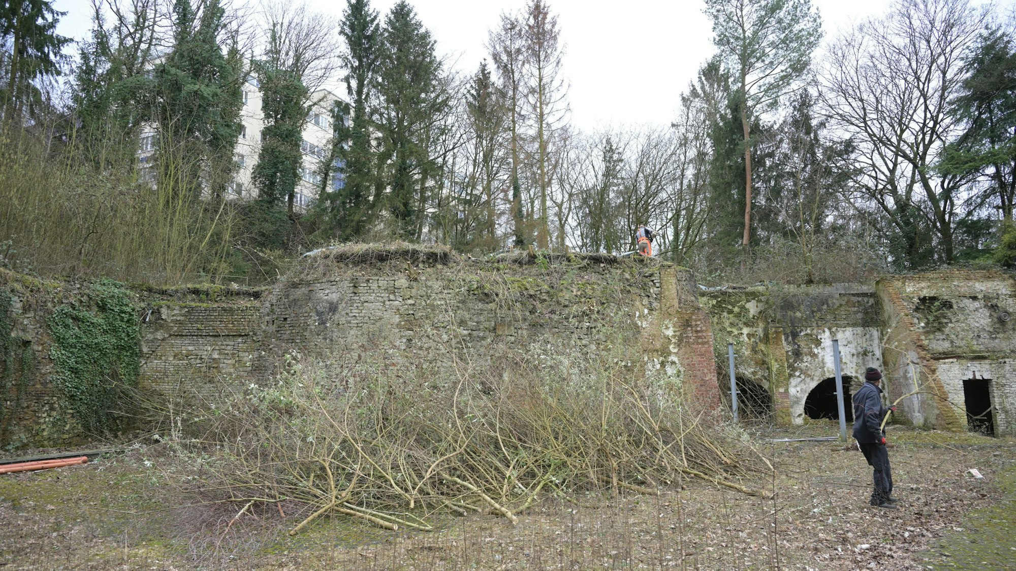 Das Foto zeigt die historischen Kalköfen im Zillertal.