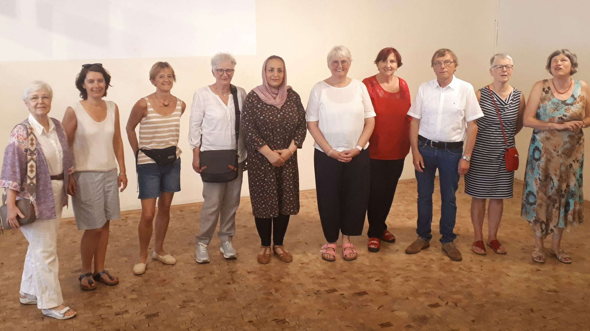 Mehrere Mitwirkende der Initiative „Willkommen in Longerich“, darunter Beate Schultes (r.) und Bernd Knorreck (3.v.r.).