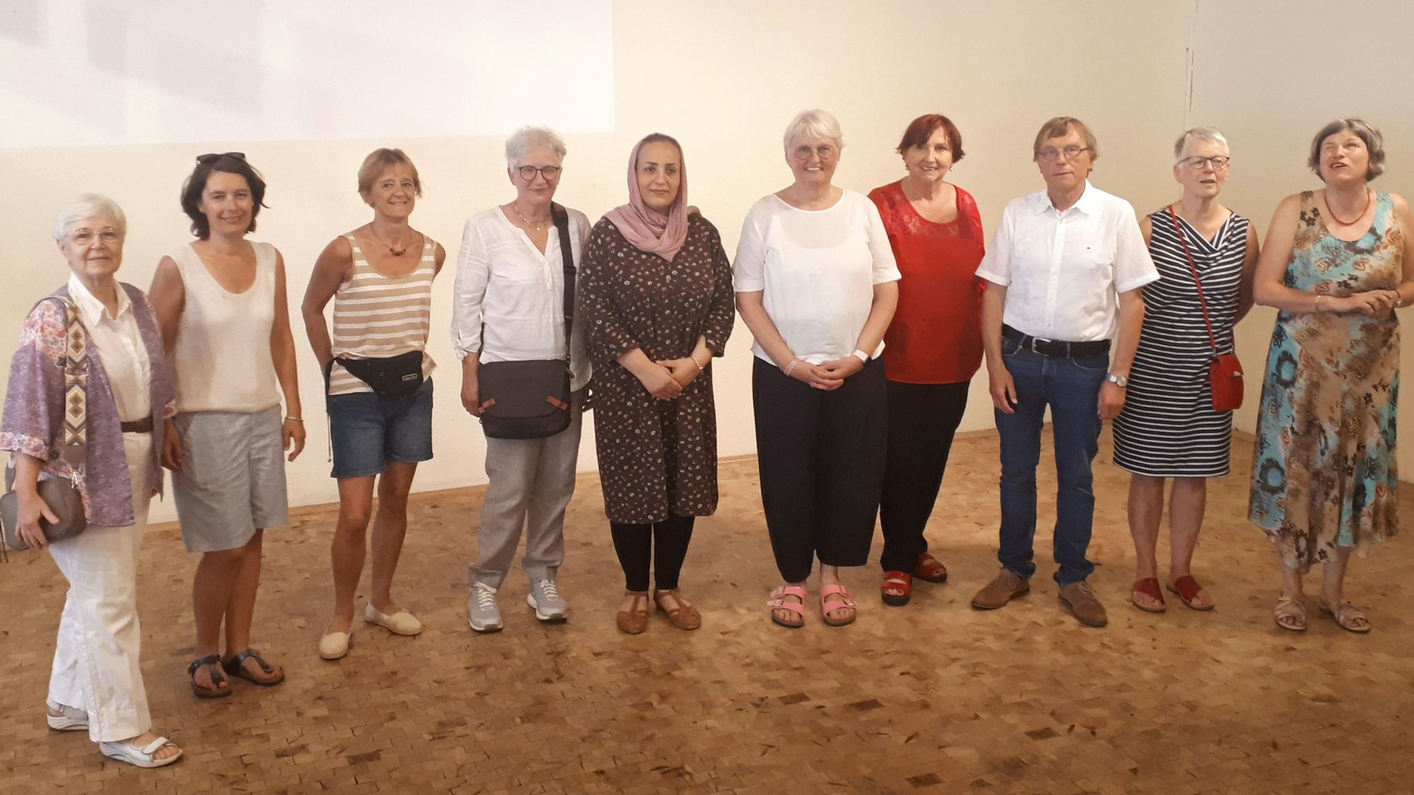 Mehrere Mitwirkende der Initiative „Willkommen in Longerich“, darunter Beate Schultes (r.) und Bernd Knorreck (3.v.r.).