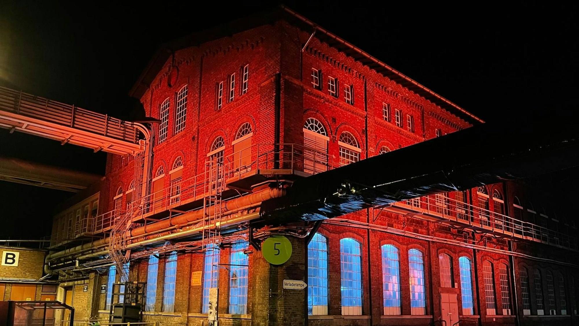 Das Foto zeigt die Zentralwerkstatt auf dem Zanders-Gelände in Bergisch Gladbach