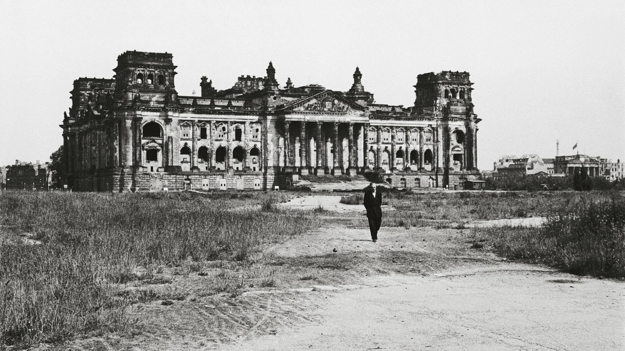 Der Reichstag in Berlin, 1955