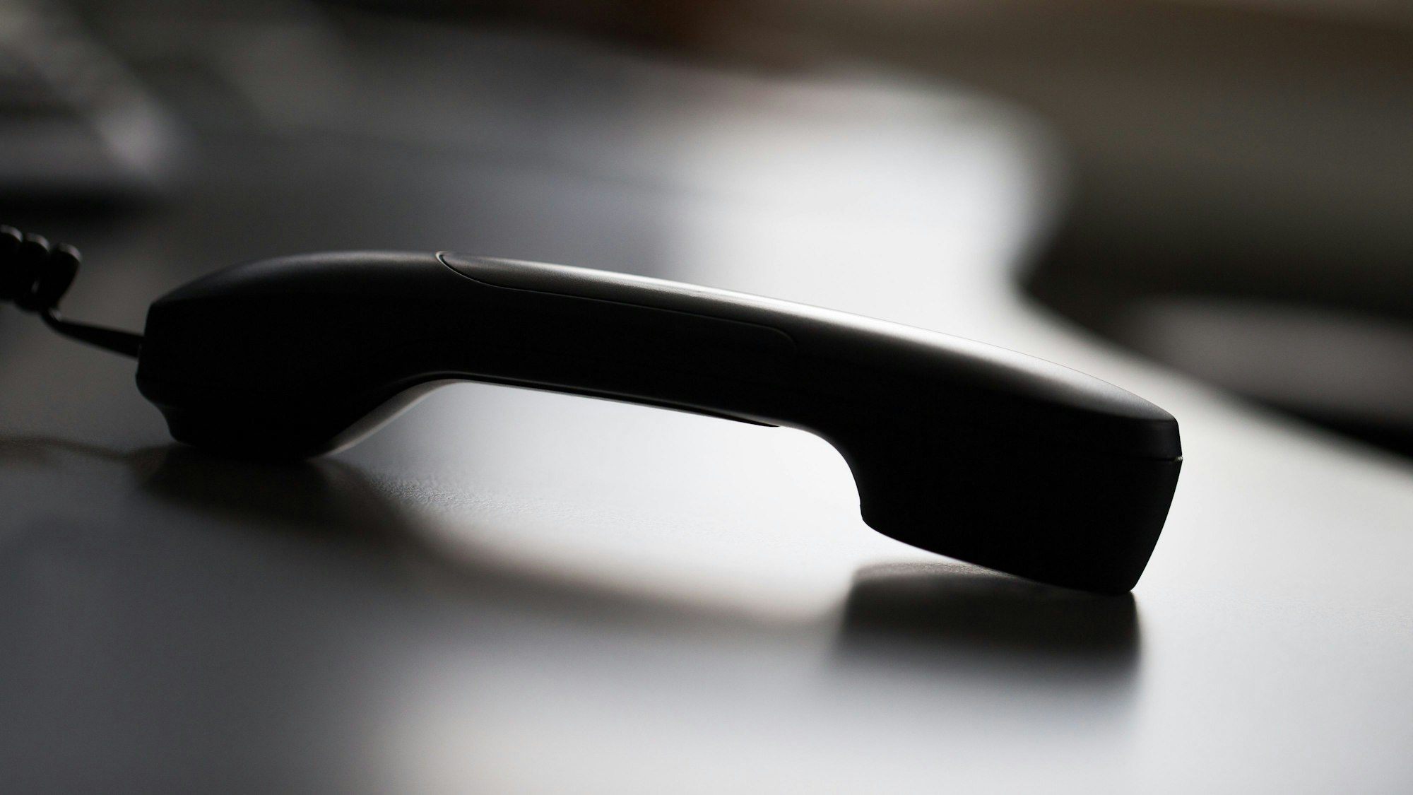 Beim Enkeltrick gaukeln Betrüger ihren meist betagten Opfern am Telefon vor, ein naher Verwandter - etwa ein Enkel - zu sein.