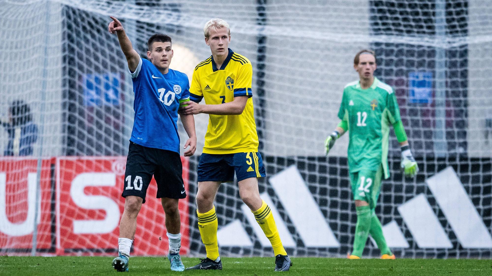 Patrik Kristal (links mit Schwedens Harry Hilvenius) gab am Sonntag in Göteborg sein Debüt für Estland.