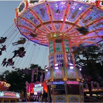 Kettenkarussell auf der Eitorfer Kirmes 2023.