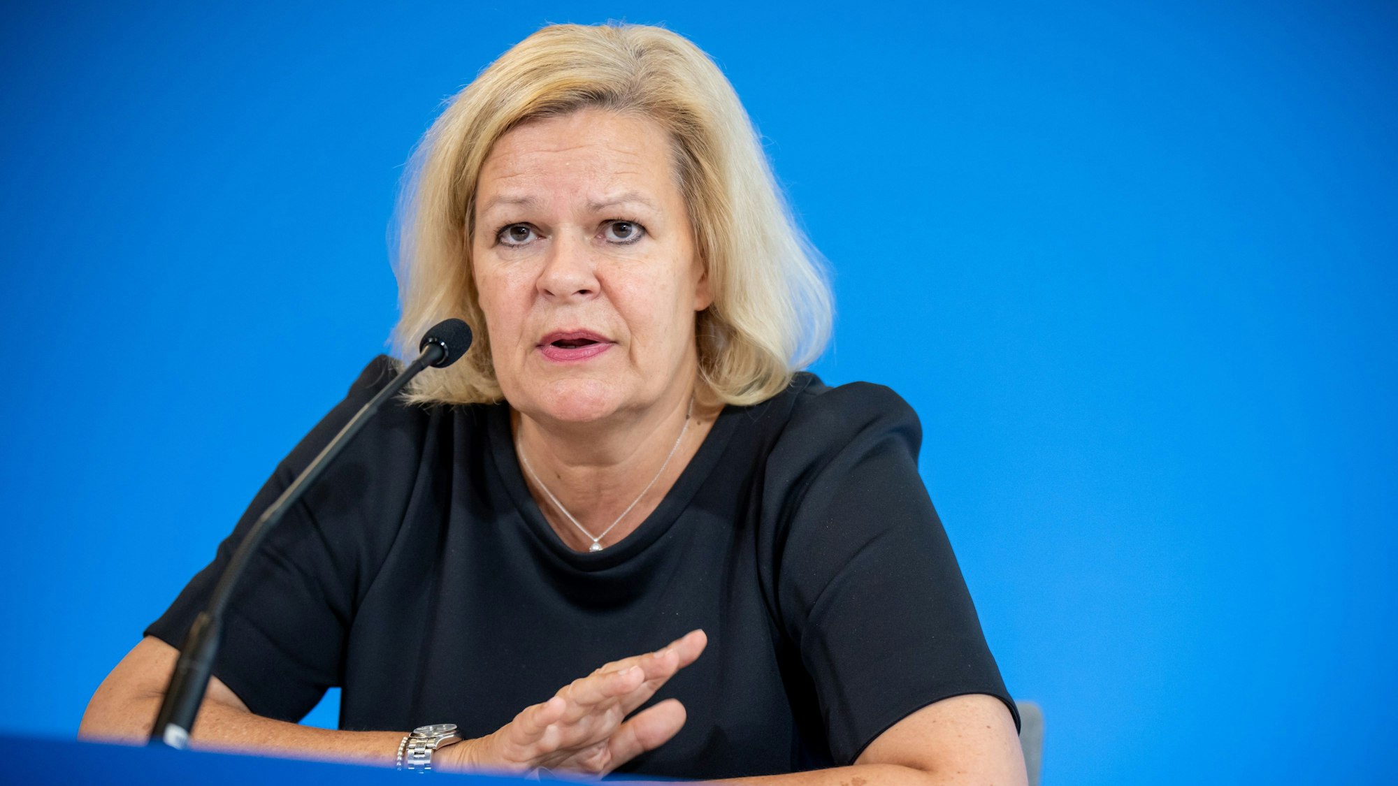 09.09.2024, Berlin: Nancy Faeser (SPD), Bundesministerin des Innern und Heimat, spricht bei einem Pressestatement zu aktuellen Maßnahmen in der Migrationspolitik und zum Sicherheitspaket der Bundesregierung im Bundesministerium des Innern.