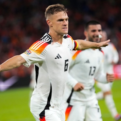 Deutschlands Joshua Kimmich bejubelt sein Tor zum 1:2.