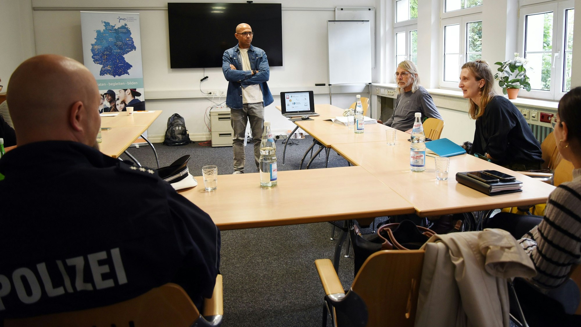 Das Organisationsteam um Jamel Othmani (Mitte) von der Caritas-Integrationsagentur freut sich auf rund 30 Angebote.