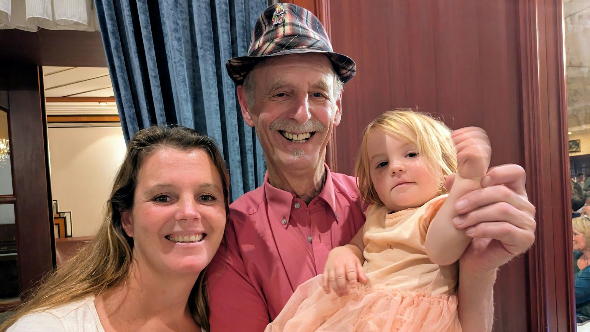 Willi Wilden mit Tochter Corinna und Enkelin.