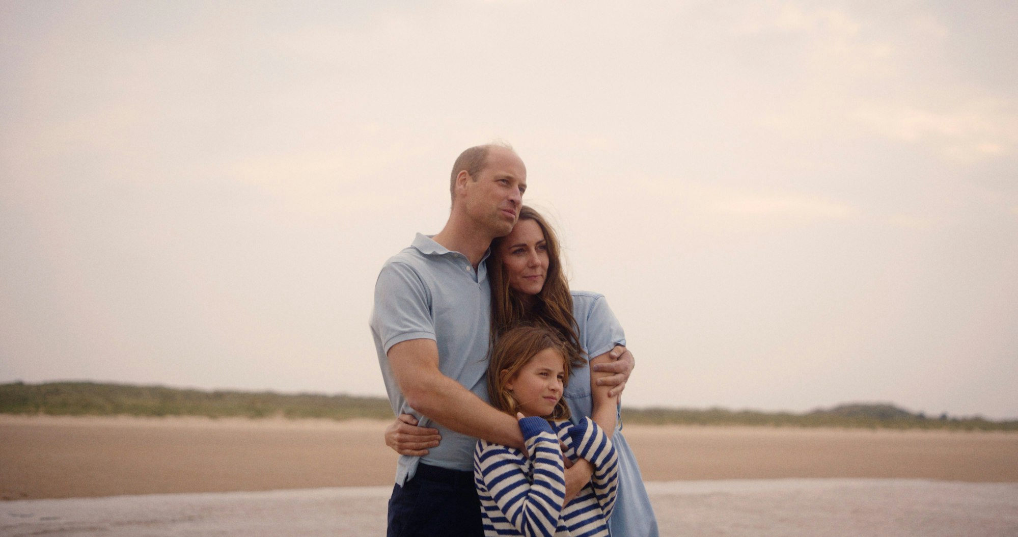 Kate (r), Prinzessin von Wales, William (l), Prinz von Wales, und Prinzessin Charlotte.