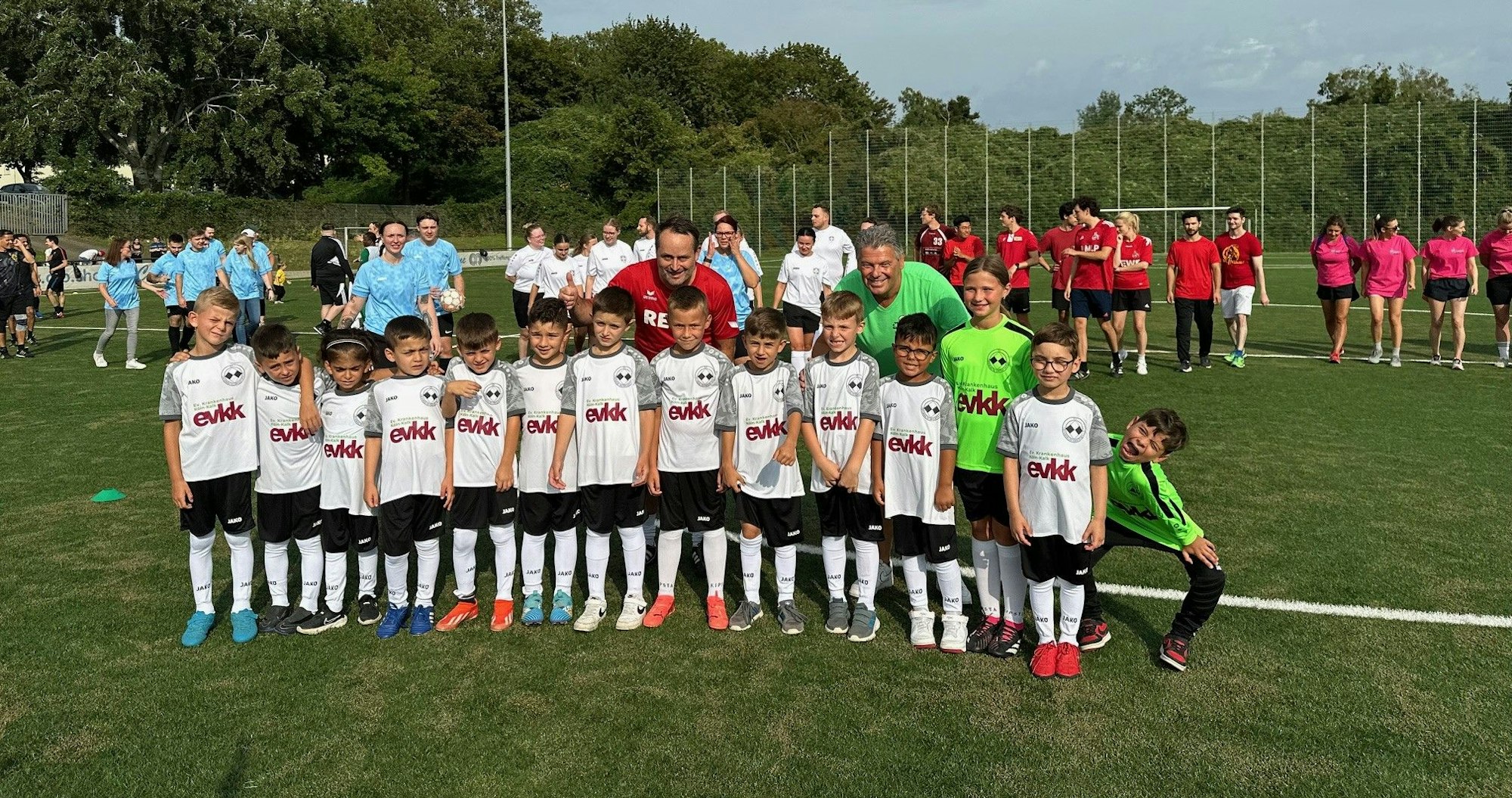 Eine Jugend-Fußballmannschaft im Bild