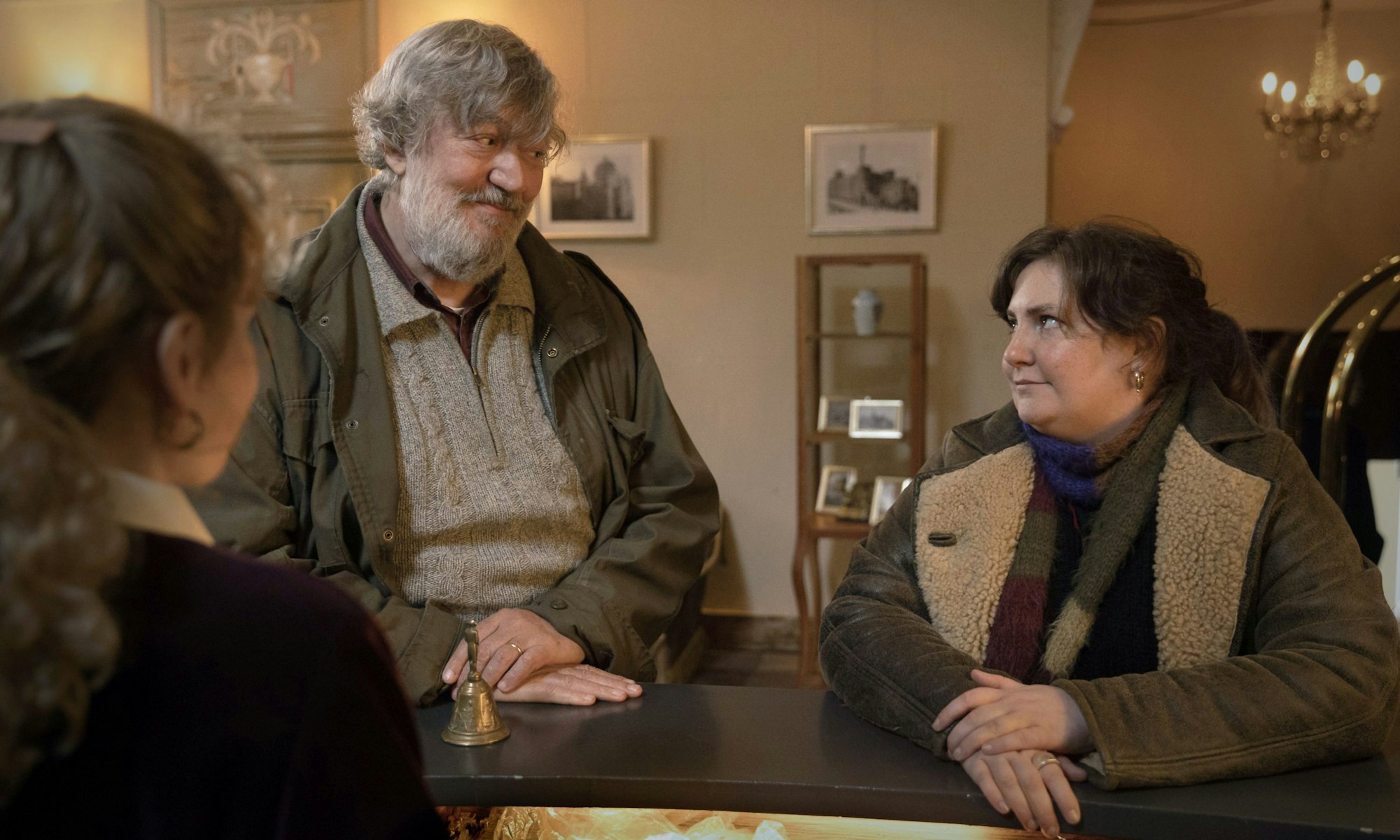 Auf einer Reise in die Vergangenheit: Stephen Fry mit seiner Filmtochter Lena Dunham.