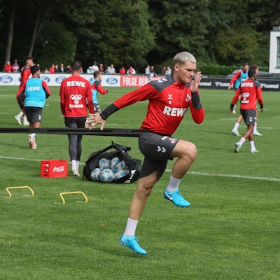 Gemeinsame Arbeit am Comeback: Innenverteidiger Luca Kilian (r.) und Offensivspieler Florian Kainz (l.).