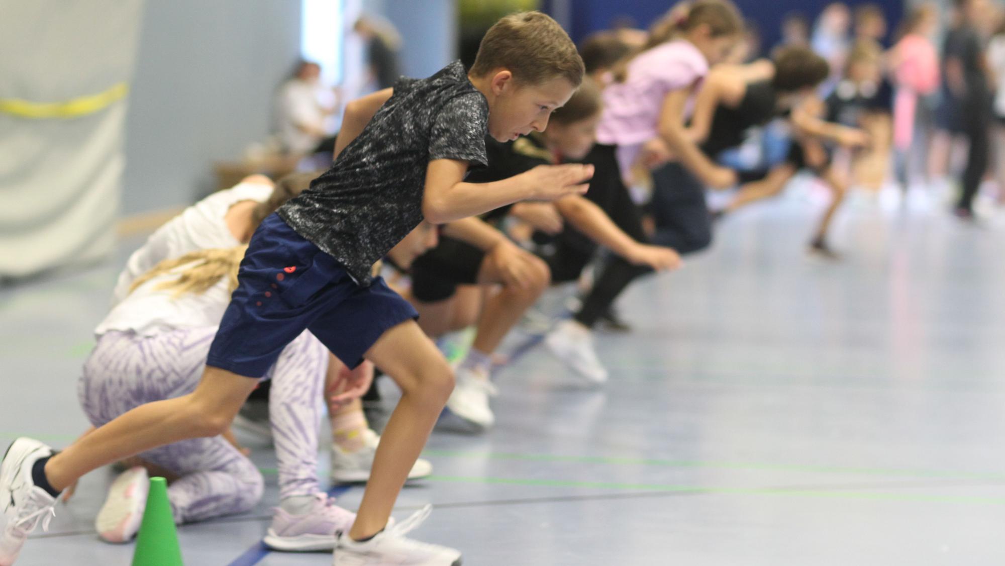 Die Reaktionsfähigkeit wird unter anderem bei den Schülern getestet.