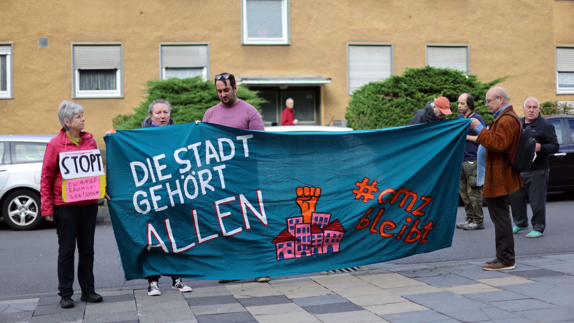 Demonstration gegen die Zwangsräumung einer Wohnung der GAG in Köln-Vingst.