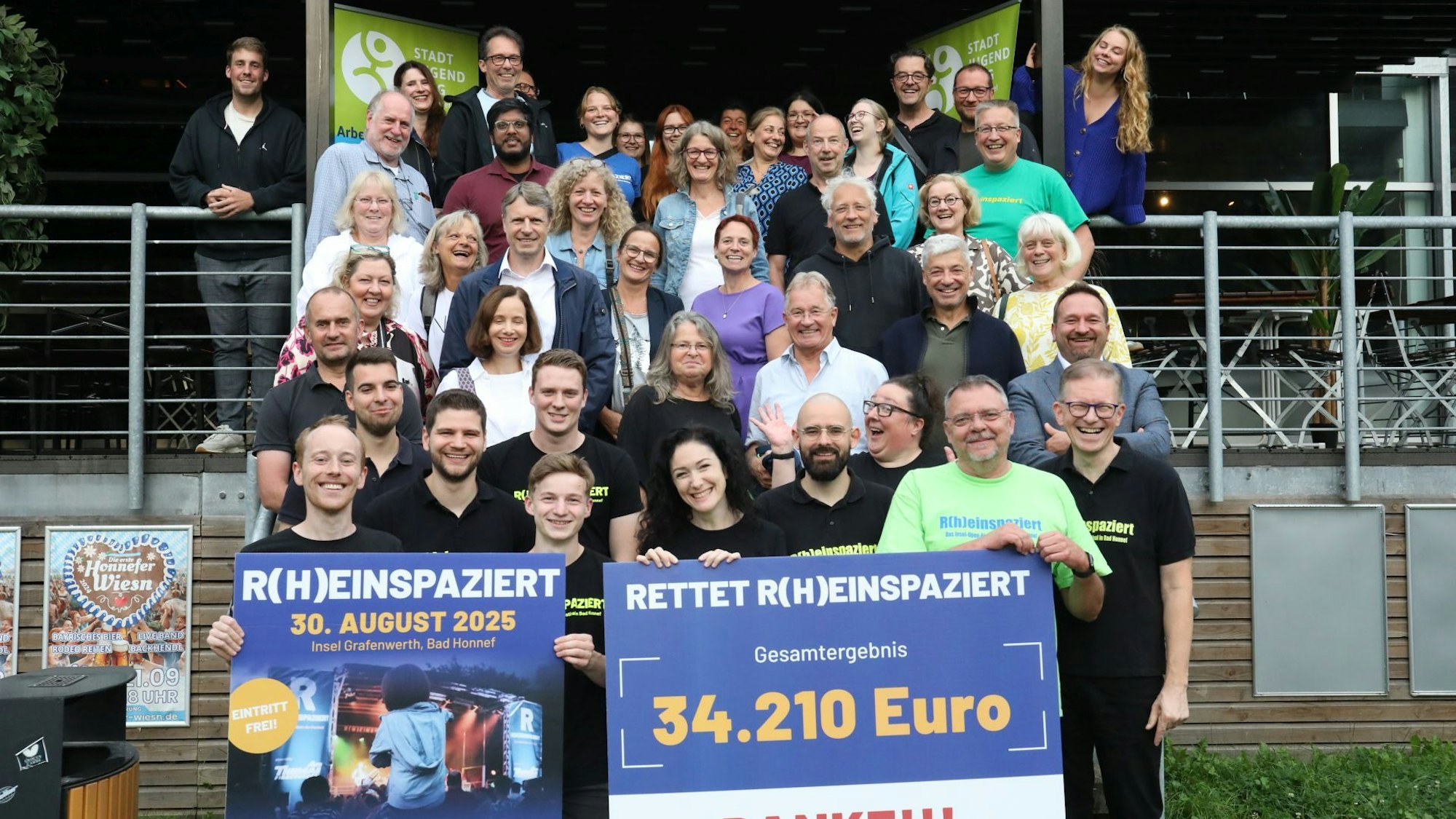 Unterstützer und Vertreter des Stadtjugendrings freuten sich, dass es weiter geht.