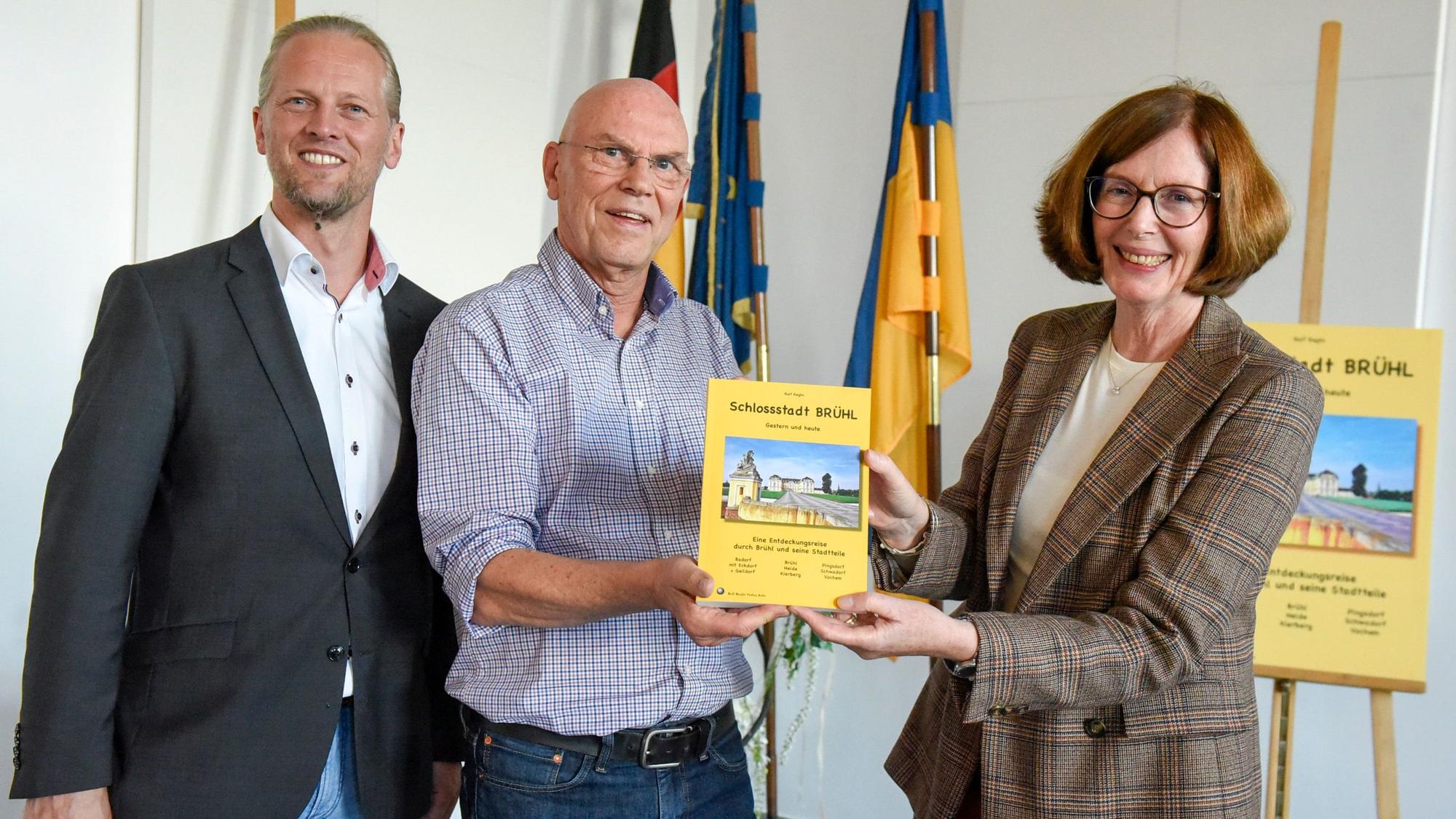 Zu sehen sind Ralf Reglin, Alexander Entius und Pia Regh.