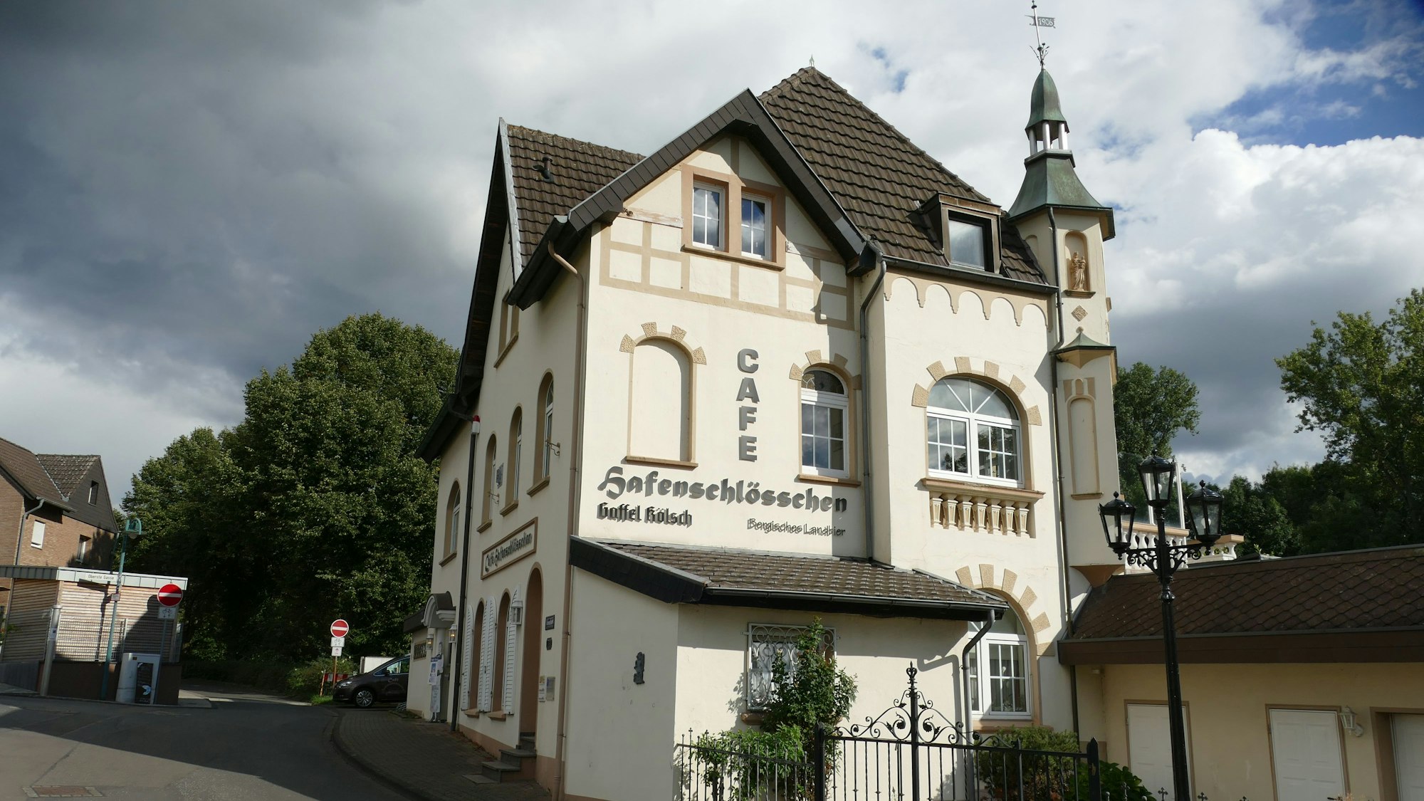 Das Café Hafenschlösschen in Niederkassel-Mondorf